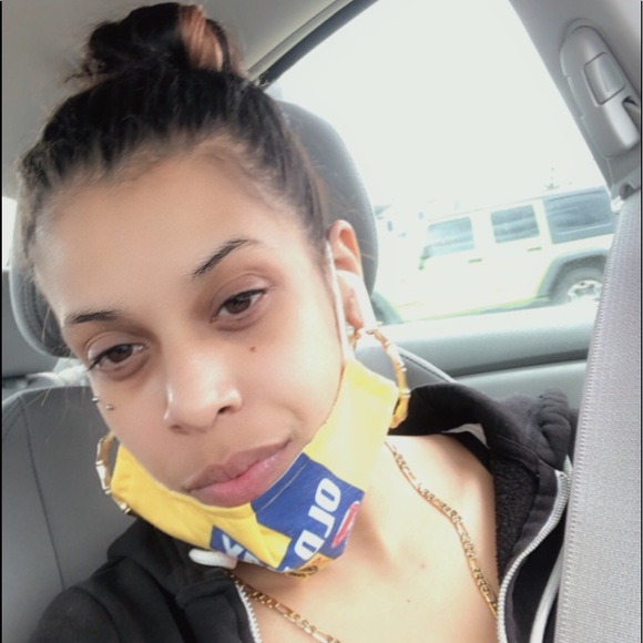 Meet your Posher, Melissa - Picture 1 of 1